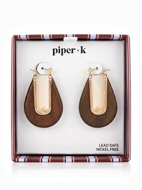 NWT ⚜️🤎⚜️ Piper K Golden Tone Hoop Earrings with Wood Accents